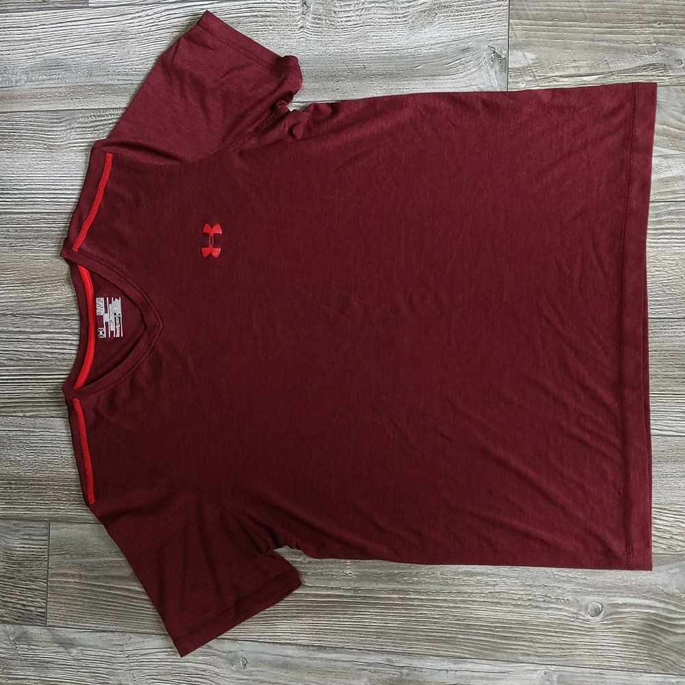 5/$25 Men's Under Armour Loose Tee Medium